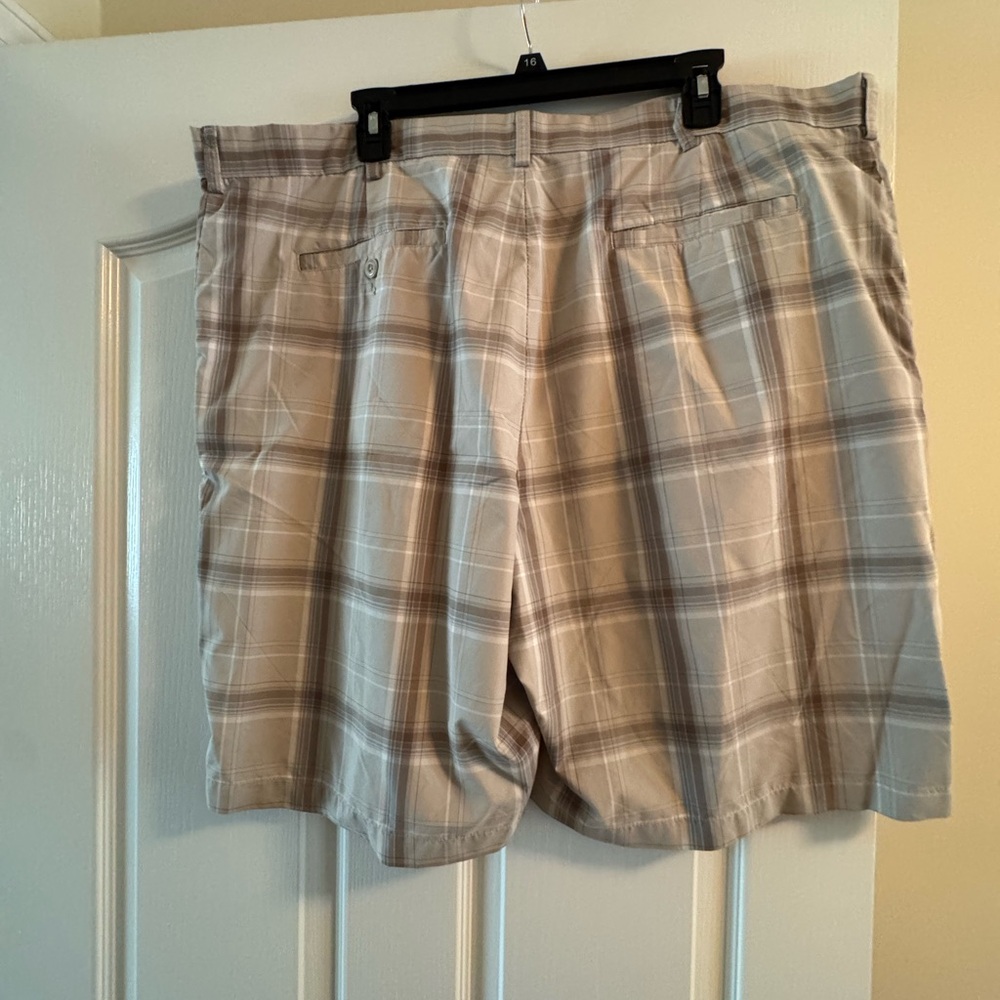 Ben Hogan Men's Golf Plaid Tan Shorts